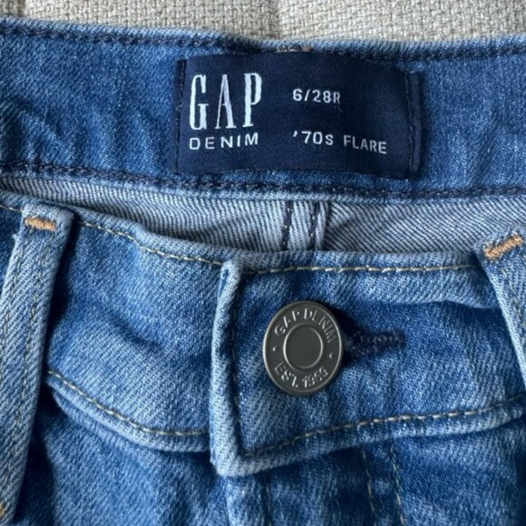 NWT GAP '70s Flare Jeans - Picture 4 of 6
